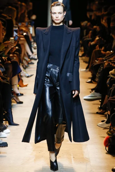 Look 8